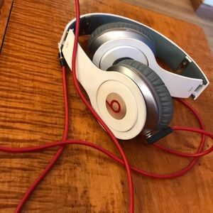 Beats by dr.dre headphones, beats wire included